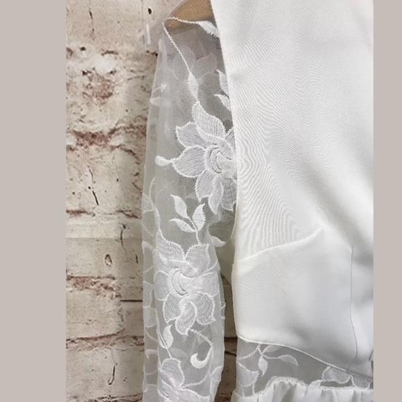 Harper & Me Romper 12 Bell Sleeve Lace open side - Picture 4 of 7